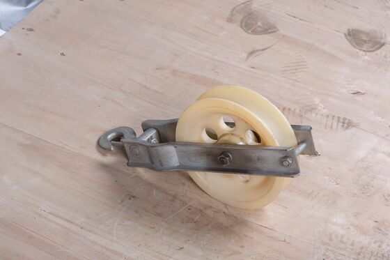 주문 Hooke Type Cable Roller Stringing Pulley with 15KN Rated Load 200*60 Nylon Wheel for Overhead Cable Pulling online manufacture