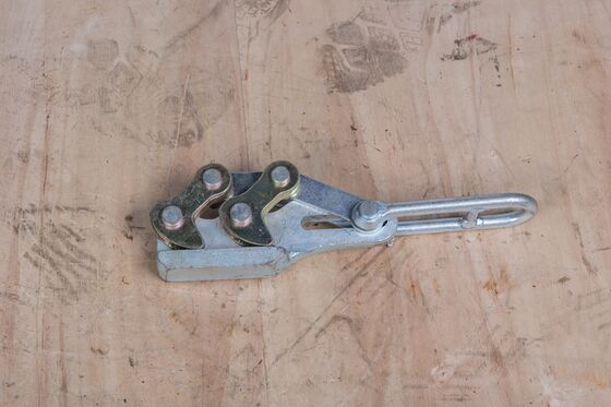 주문 내구성 있는 지구 와이어 텐션 클램프 50~70mm2 20~30 kN 로드 용량 및 빠른 캄 잠금 online manufacture