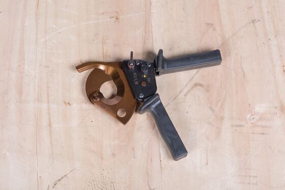 주문 Heavy-Duty Ratcheting Cable Cutter with High-Strength Steel Blade for Copper and Aluminum Wires online manufacture